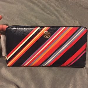 NWT - Tory Burch Robinson Zip Continental wallet